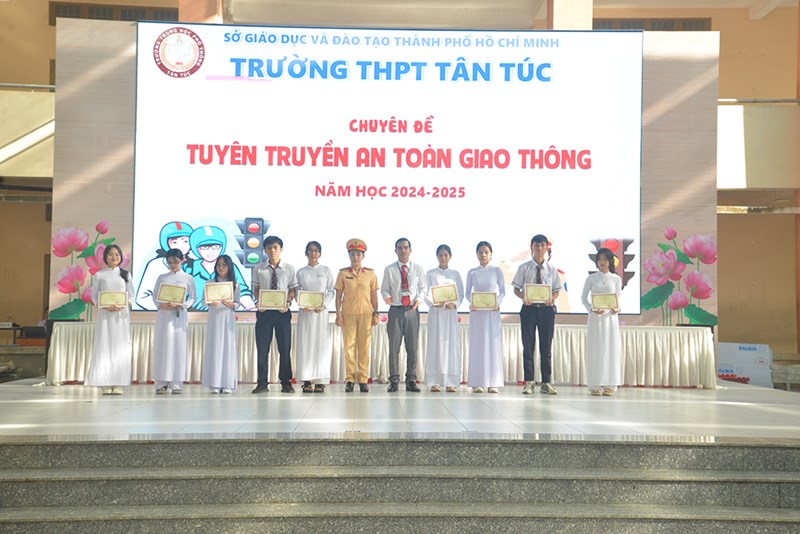 Sinh hoạt chuyên đề: “Tuyên truyền an toàn giao thông” và “Vận động quyên góp ủng hộ đồng bào miền Bắc bị thiệt hại do bão Yagi”.